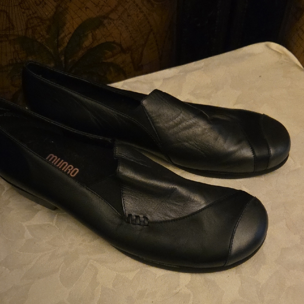 Munro Women's Black Leather Loafers